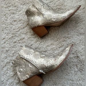 Snakeskin print leather heeled booties size 8.5M